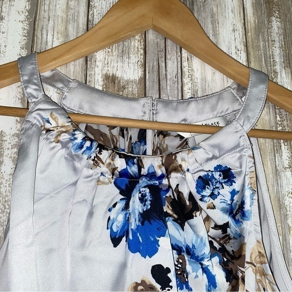 White House Black Market Lavender Floral Sleeveless Blouse - Picture 6 of 8